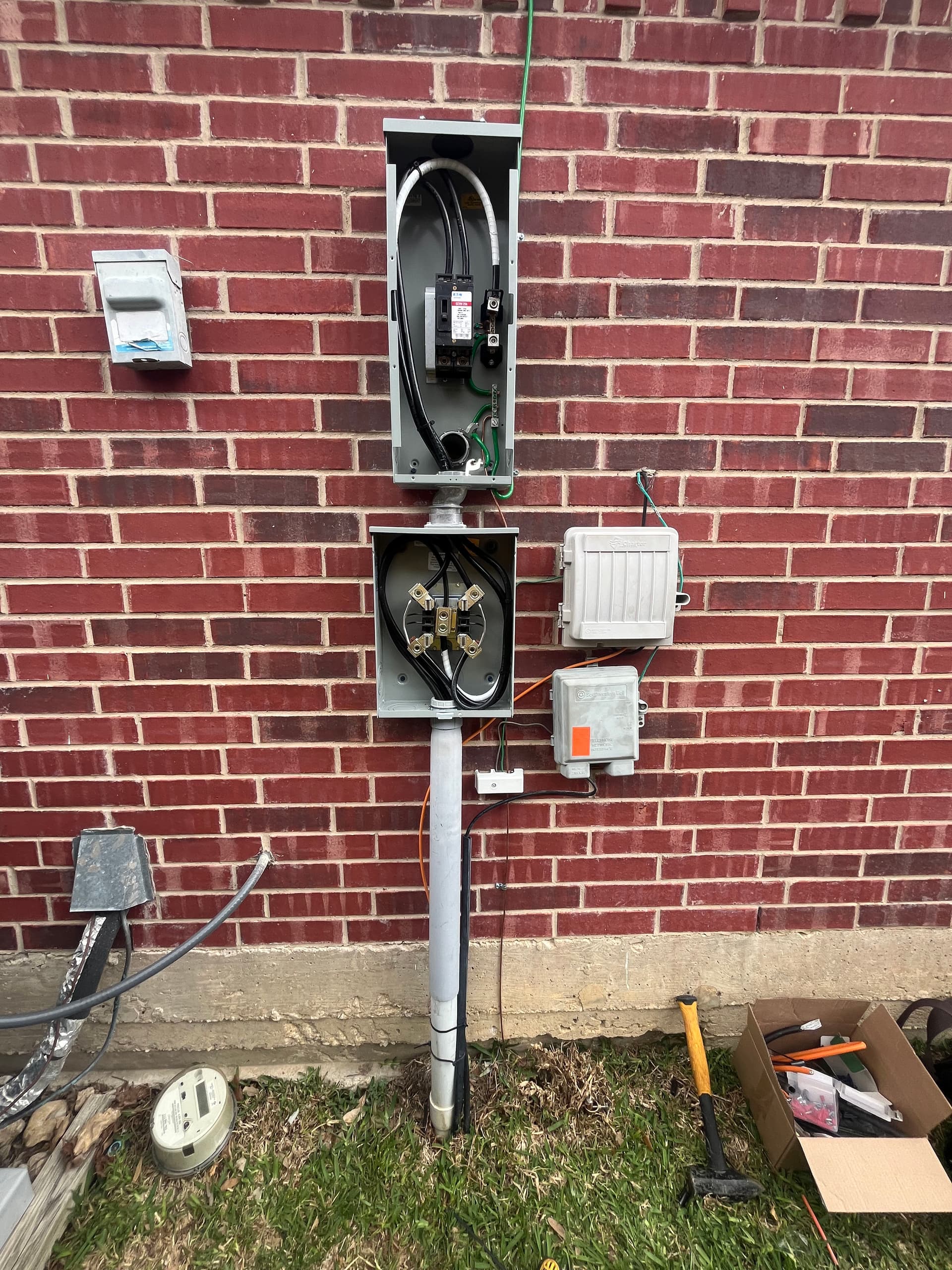 Gallery photos for Full Electrical Service Upgrade with Panel and Meter Base in Fort Worth: Image #2