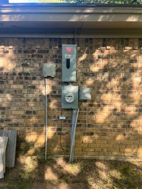 Gallery photos for Arlington TX Electrical Panel and Service Upgrade: Image #2